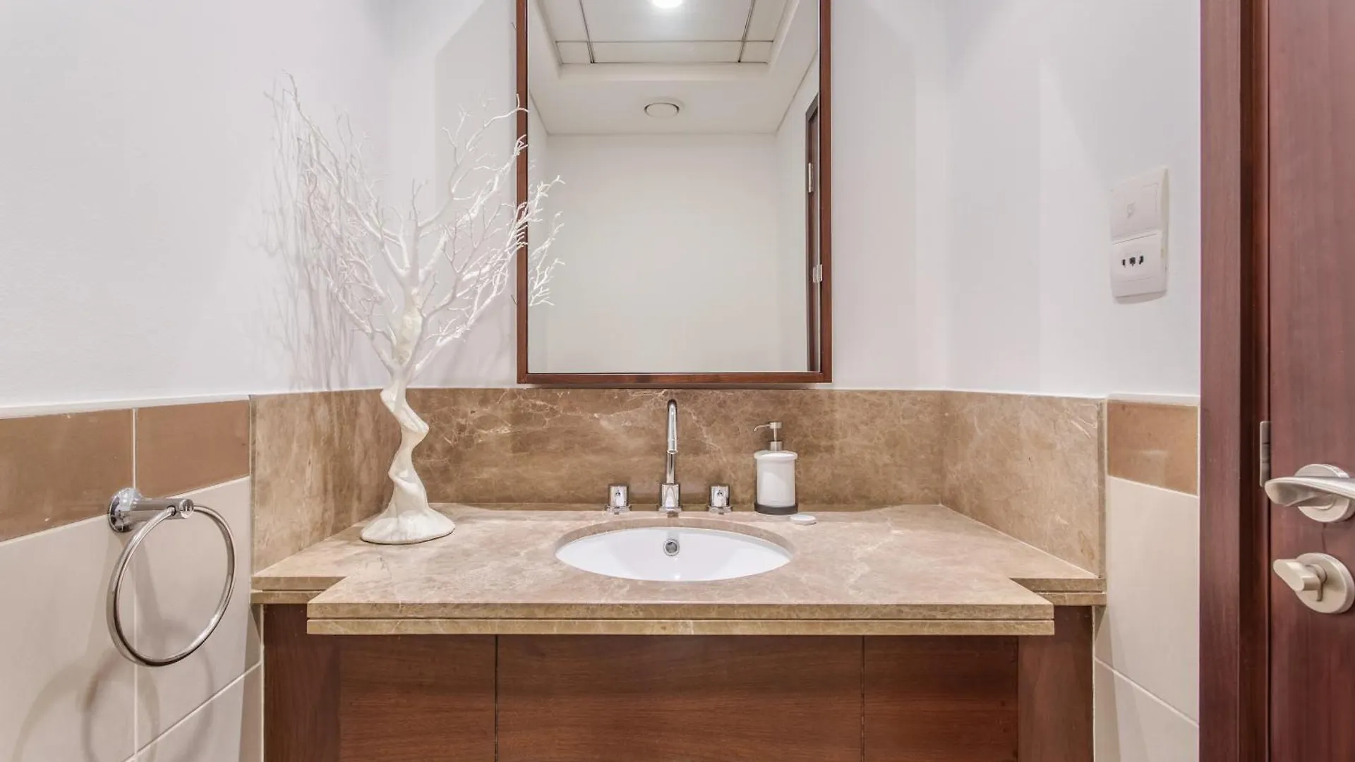 Wehost - Modern 1Br Close To Burj Khalifa And Dubai Mall Apartment